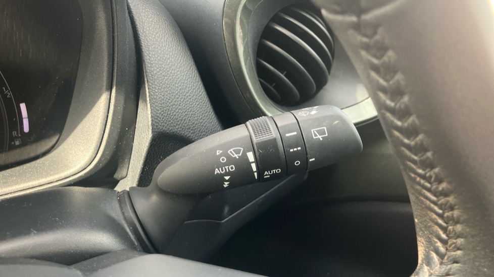 Toyota Aygo X 1.0 VVT-i Edge 5dr Petrol Hatchback - Image 32