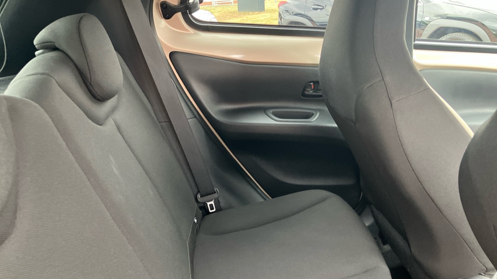 Toyota Aygo X 1.0 VVT-i Edge 5dr Auto Petrol Hatchback - Image 8