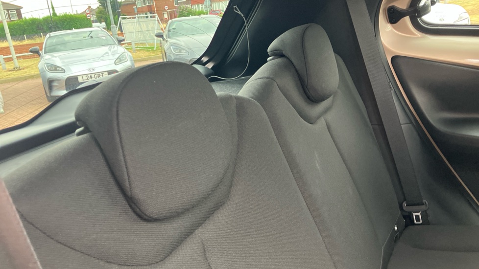 Toyota Aygo X 1.0 VVT-i Edge 5dr Auto Petrol Hatchback - Image 18