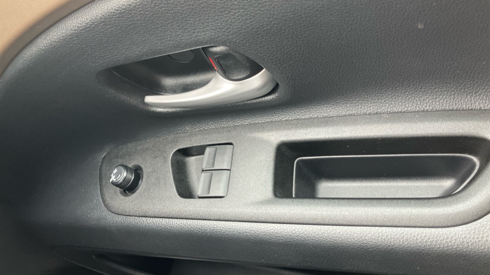 Toyota Aygo X 1.0 VVT-i Edge 5dr Auto Petrol Hatchback - Image 30