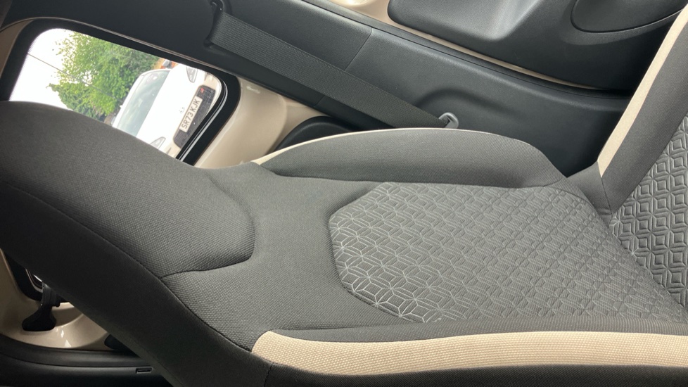 Toyota Aygo X 1.0 VVT-i Edge 5dr Auto Petrol Hatchback - Image 55