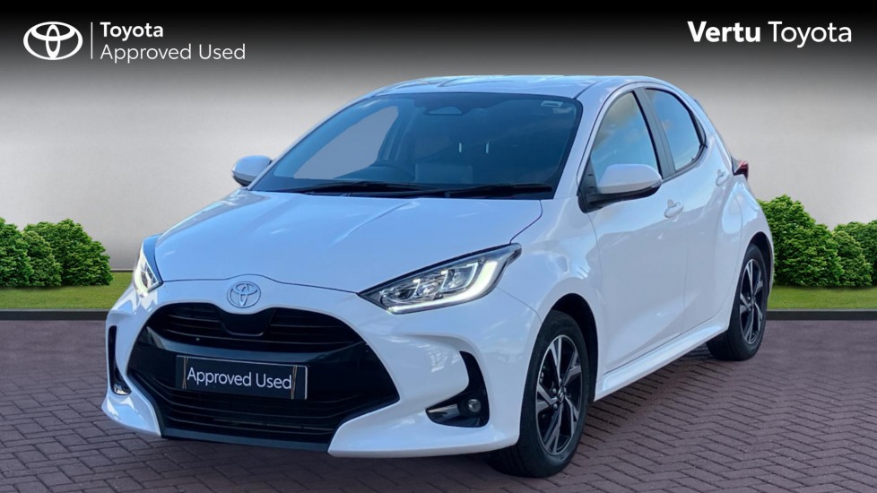 Toyota Yaris 1.5 Hybrid Design 5dr CVT Hybrid Hatchback - Image 3