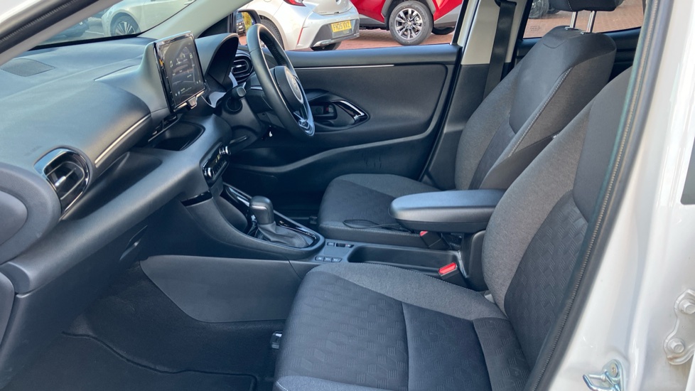 Toyota Yaris 1.5 Hybrid Design 5dr CVT Hybrid Hatchback - Image 5