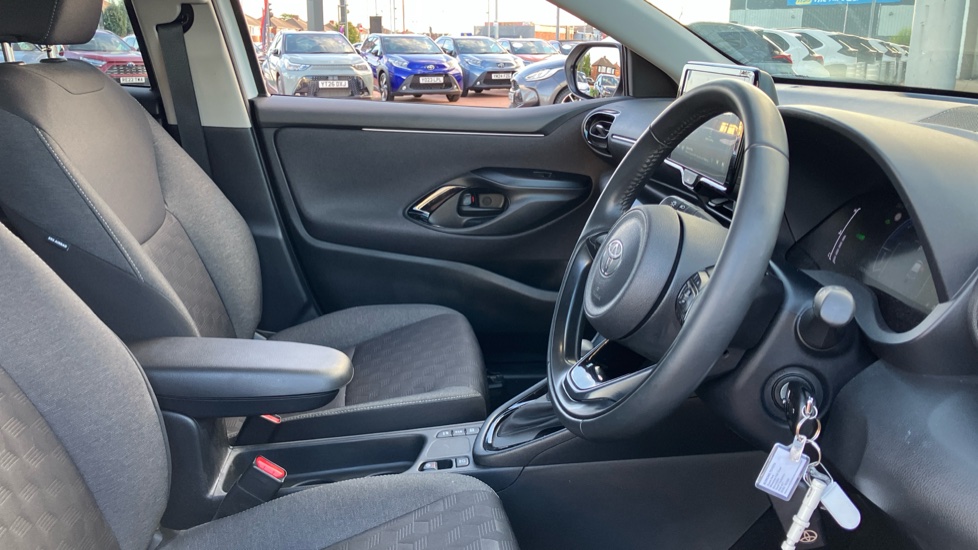 Toyota Yaris 1.5 Hybrid Design 5dr CVT Hybrid Hatchback - Image 12