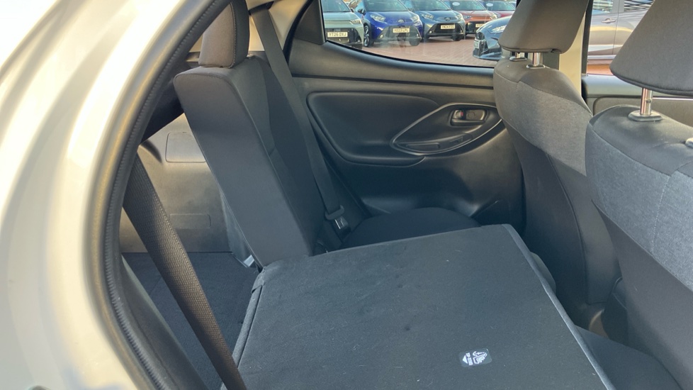 Toyota Yaris 1.5 Hybrid Design 5dr CVT Hybrid Hatchback - Image 18