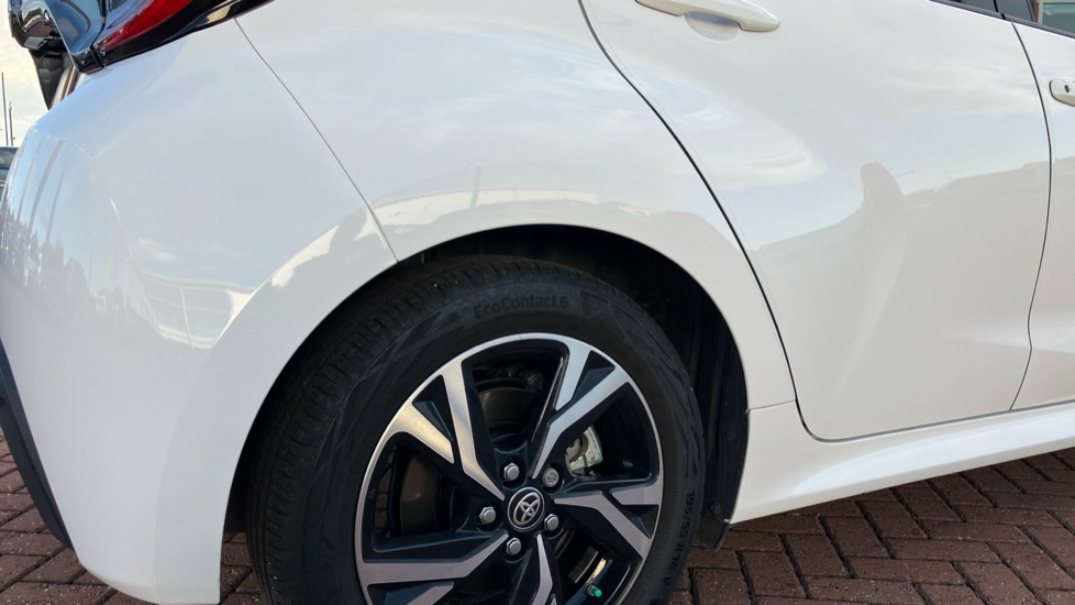 Toyota Yaris 1.5 Hybrid Design 5dr CVT Hybrid Hatchback - Image 25