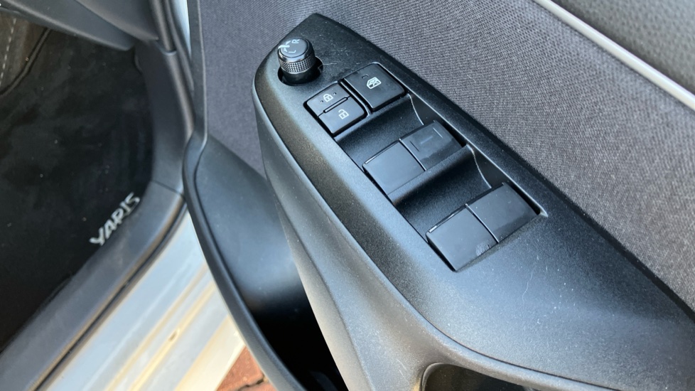 Toyota Yaris 1.5 Hybrid Design 5dr CVT Hybrid Hatchback - Image 31