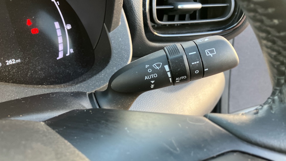Toyota Yaris 1.5 Hybrid Design 5dr CVT Hybrid Hatchback - Image 33