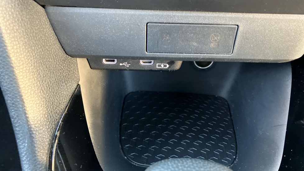 Toyota Yaris 1.5 Hybrid Design 5dr CVT Hybrid Hatchback - Image 36