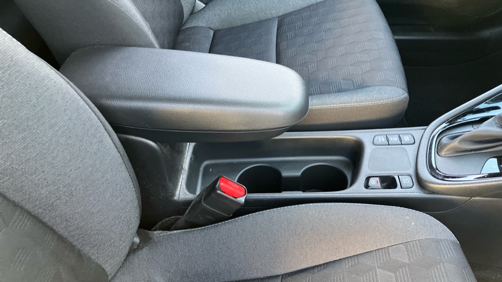 Toyota Yaris 1.5 Hybrid Design 5dr CVT Hybrid Hatchback - Image 38