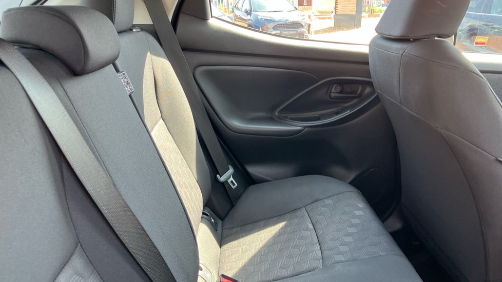 Toyota Yaris 1.5 Hybrid Icon 5dr CVT Hybrid Hatchback - Image 8