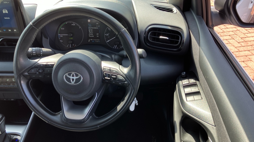 Toyota Yaris 1.5 Hybrid Icon 5dr CVT Hybrid Hatchback - Image 10