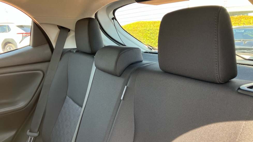 Toyota Yaris 1.5 Hybrid Icon 5dr CVT Hybrid Hatchback - Image 18