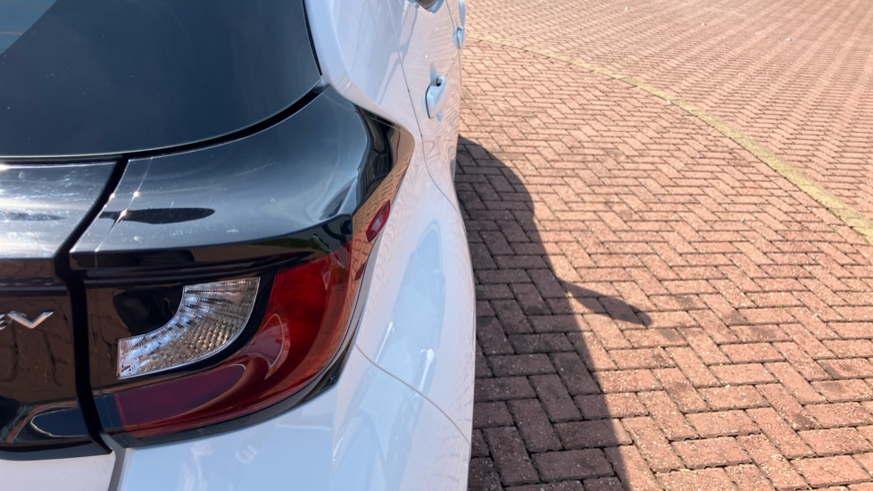 Toyota Yaris 1.5 Hybrid Icon 5dr CVT Hybrid Hatchback - Image 21