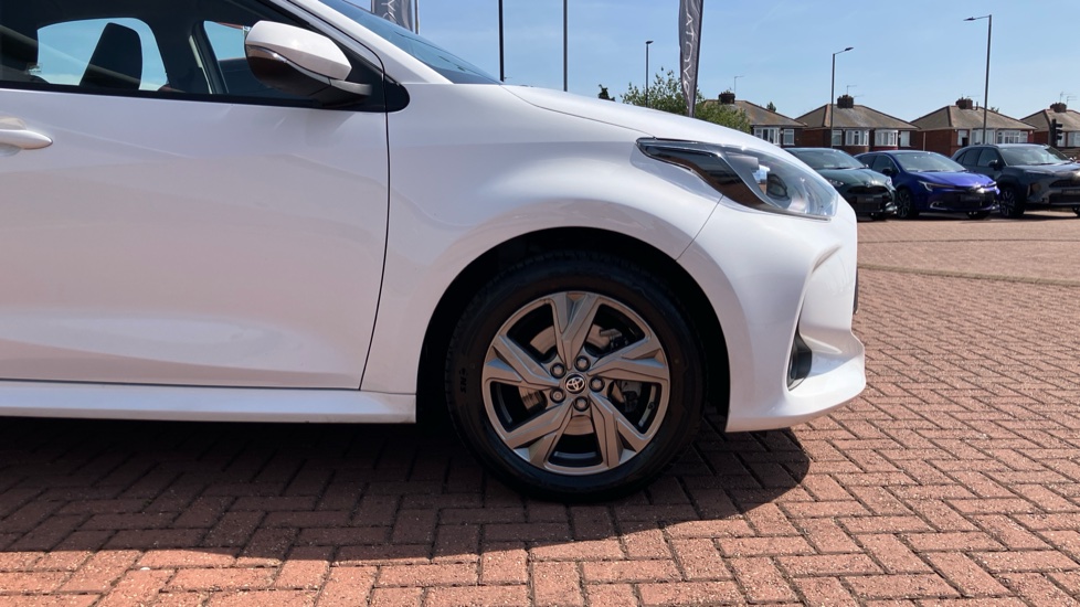 Toyota Yaris 1.5 Hybrid Icon 5dr CVT Hybrid Hatchback - Image 25