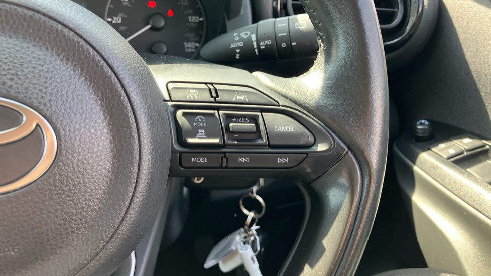 Toyota Yaris 1.5 Hybrid Icon 5dr CVT Hybrid Hatchback - Image 29