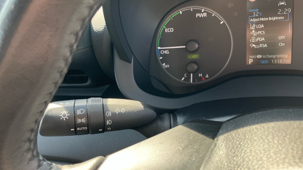 Toyota Yaris 1.5 Hybrid Icon 5dr CVT Hybrid Hatchback - Image 31