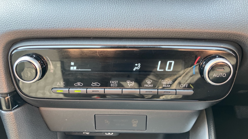 Toyota Yaris 1.5 Hybrid Icon 5dr CVT Hybrid Hatchback - Image 33