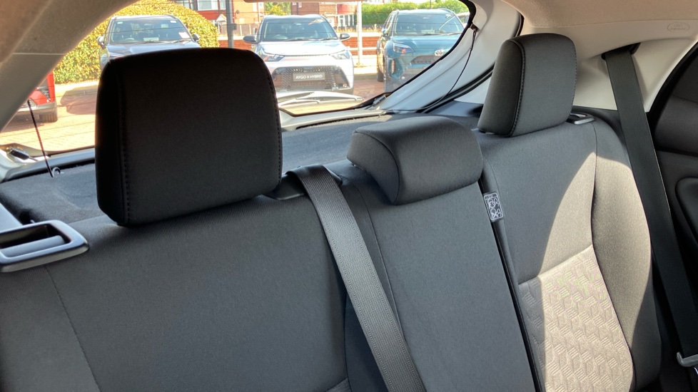 Toyota Yaris 1.5 Hybrid Icon 5dr CVT Hybrid Hatchback - Image 35