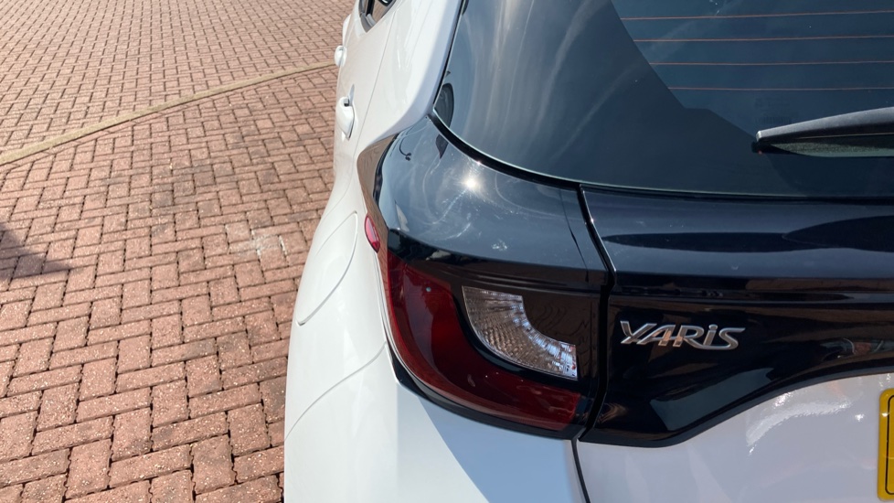 Toyota Yaris 1.5 Hybrid Icon 5dr CVT Hybrid Hatchback - Image 36