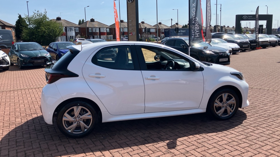 Toyota Yaris 1.5 Hybrid Icon 5dr CVT Hybrid Hatchback - Image 48