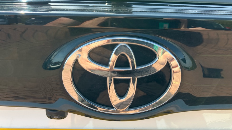 Toyota Yaris 1.5 Hybrid Icon 5dr CVT Hybrid Hatchback - Image 52