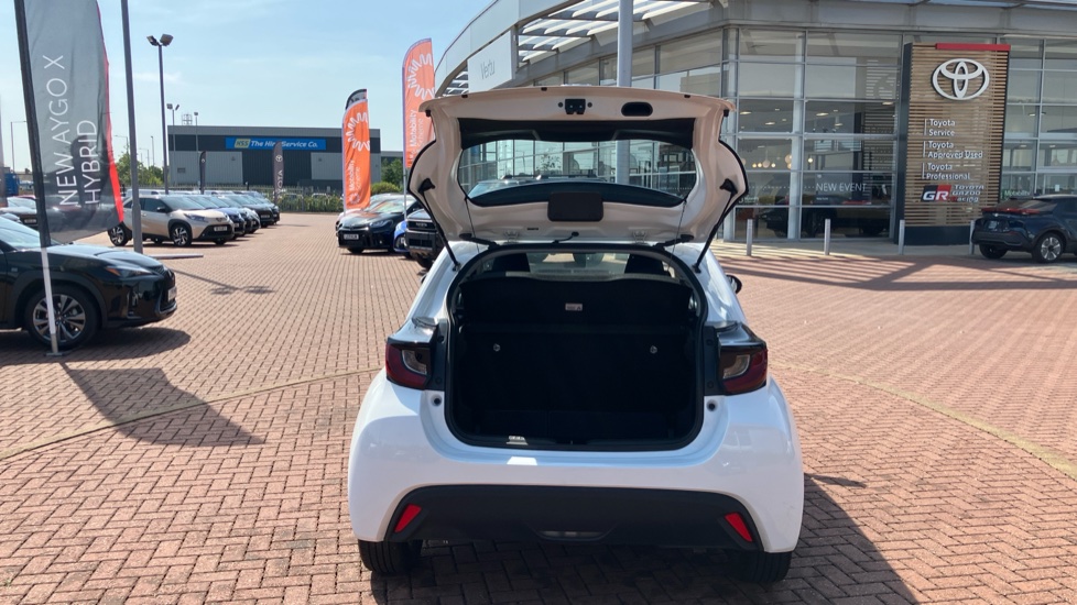 Toyota Yaris 1.5 Hybrid Icon 5dr CVT Hybrid Hatchback - Image 54