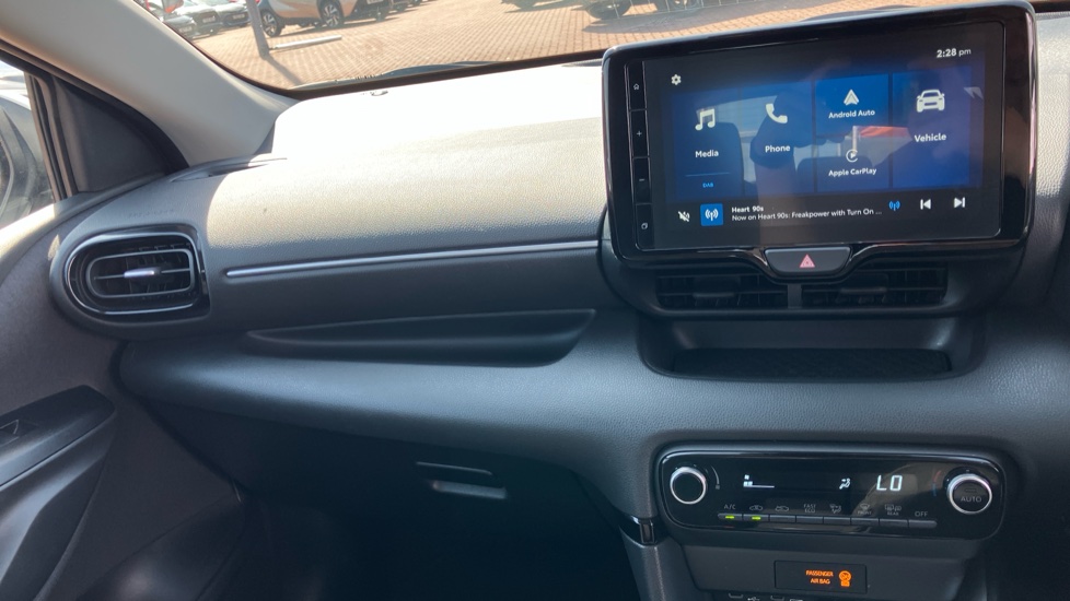 Toyota Yaris 1.5 Hybrid Icon 5dr CVT Hybrid Hatchback - Image 57
