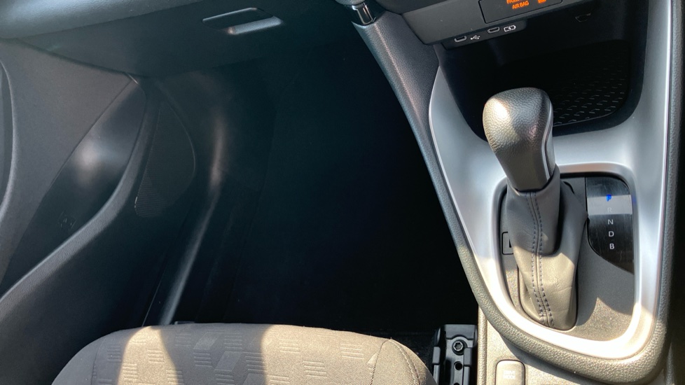 Toyota Yaris 1.5 Hybrid Icon 5dr CVT Hybrid Hatchback - Image 58