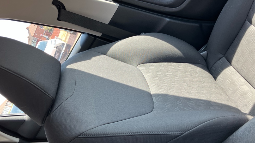 Toyota Yaris 1.5 Hybrid Icon 5dr CVT Hybrid Hatchback - Image 59