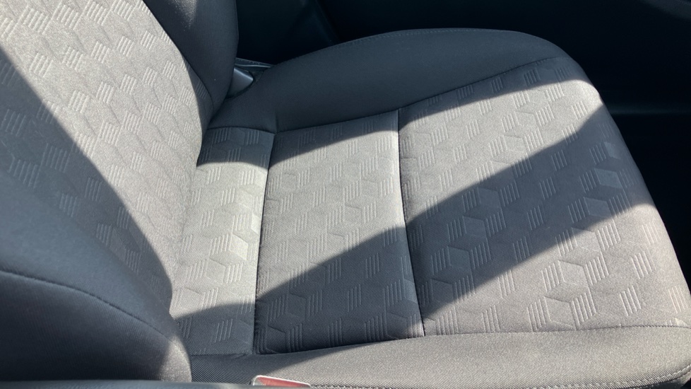 Toyota Yaris 1.5 Hybrid Icon 5dr CVT Hybrid Hatchback - Image 60