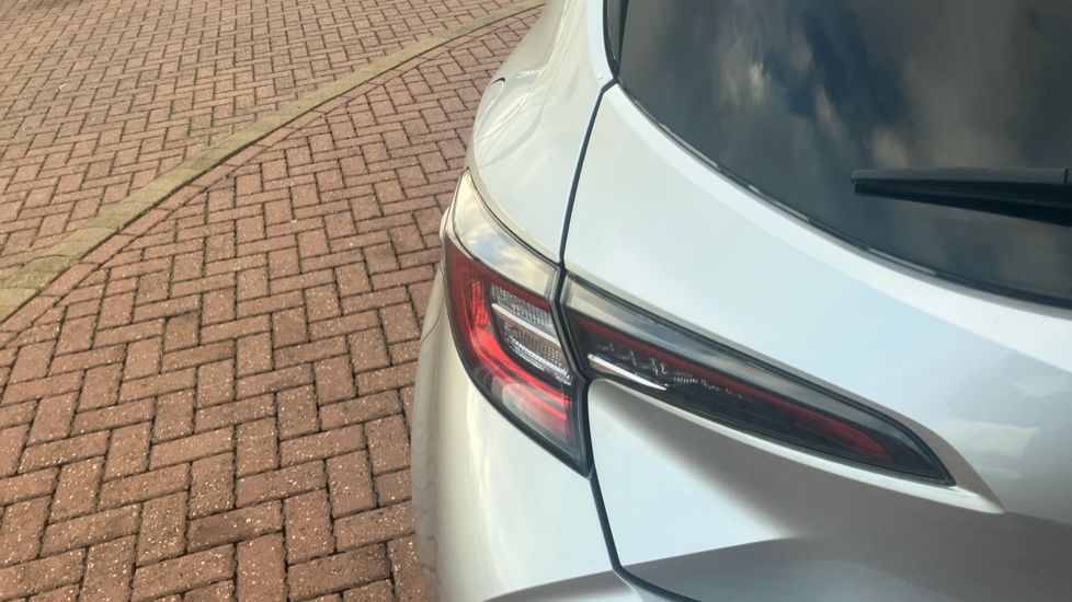 Toyota Corolla 2.0 VVT-i Hybrid Excel 5dr CVT Hybrid Hatchback - Image 21