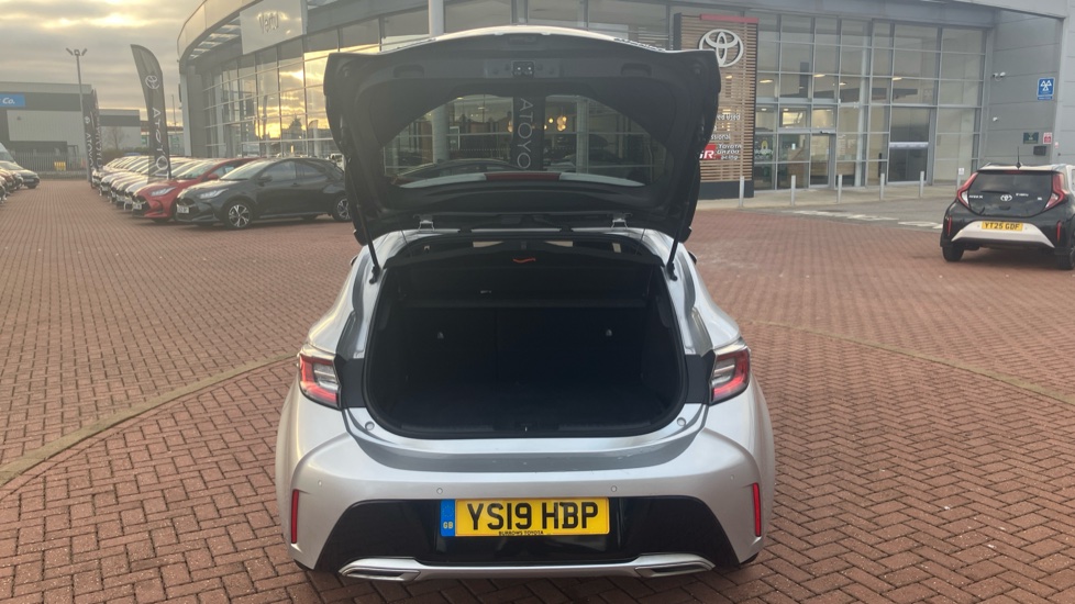Toyota Corolla 2.0 VVT-i Hybrid Excel 5dr CVT Hybrid Hatchback - Image 29