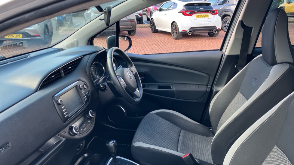 Toyota Yaris 1.5 Hybrid Y20 5dr CVT [Bi-tone] Hybrid Hatchback - Image 5