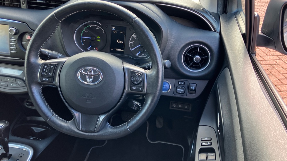 Toyota Yaris 1.5 Hybrid Y20 5dr CVT [Bi-tone] Hybrid Hatchback - Image 10