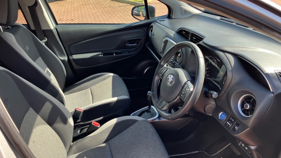 Toyota Yaris 1.5 Hybrid Y20 5dr CVT [Bi-tone] Hybrid Hatchback - Image 12