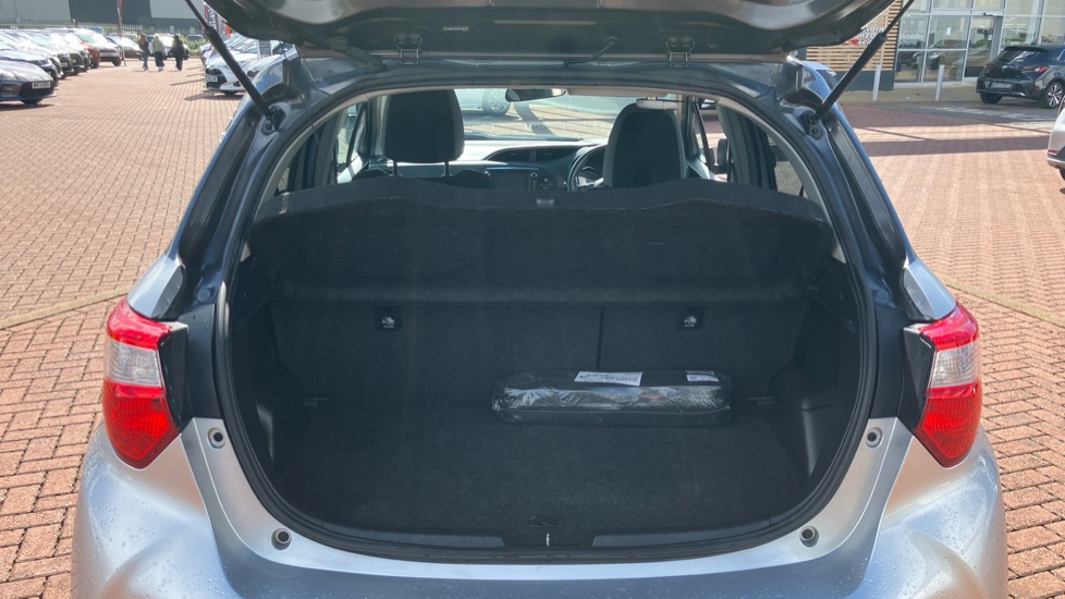 Toyota Yaris 1.5 Hybrid Y20 5dr CVT [Bi-tone] Hybrid Hatchback - Image 13