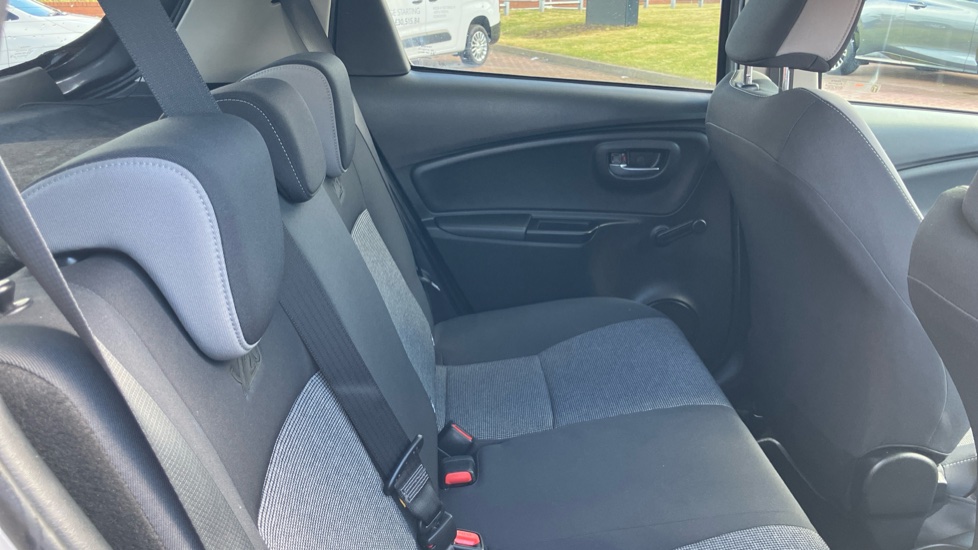 Toyota Yaris 1.5 Hybrid Y20 5dr CVT [Bi-tone] Hybrid Hatchback - Image 18