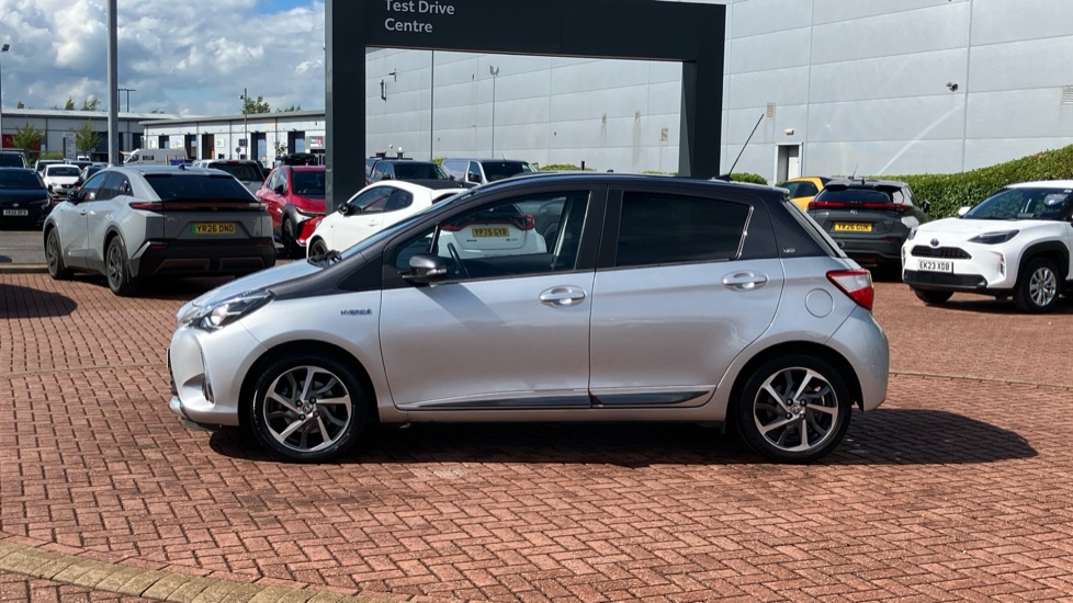 Toyota Yaris 1.5 Hybrid Y20 5dr CVT [Bi-tone] Hybrid Hatchback - Image 24