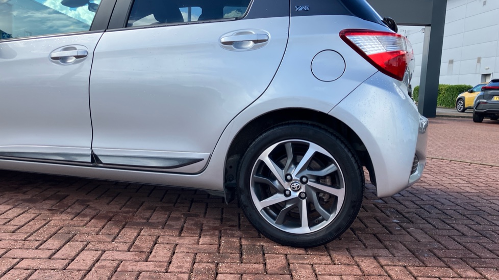 Toyota Yaris 1.5 Hybrid Y20 5dr CVT [Bi-tone] Hybrid Hatchback - Image 25
