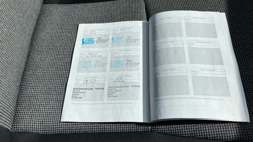 Toyota Yaris 1.5 Hybrid Y20 5dr CVT [Bi-tone] Hybrid Hatchback - Image 27