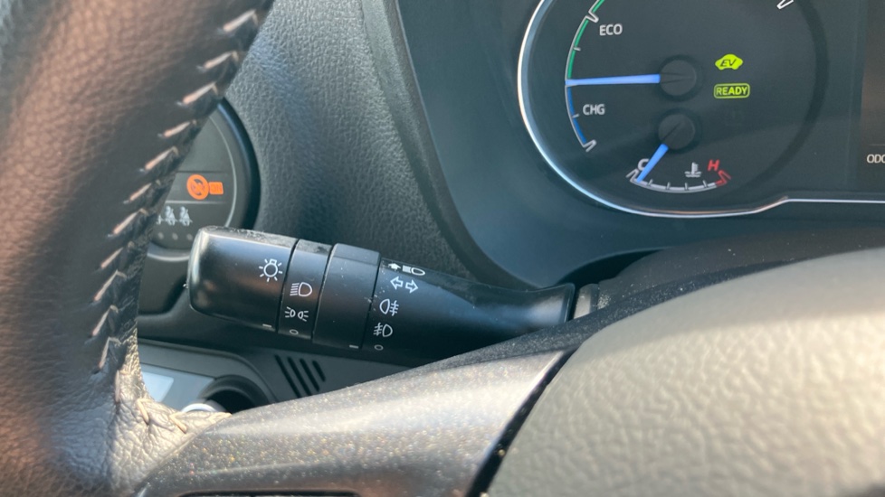 Toyota Yaris 1.5 Hybrid Y20 5dr CVT [Bi-tone] Hybrid Hatchback - Image 31