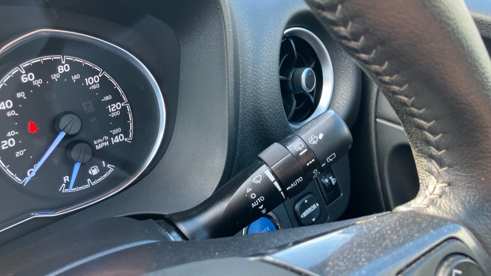 Toyota Yaris 1.5 Hybrid Y20 5dr CVT [Bi-tone] Hybrid Hatchback - Image 32