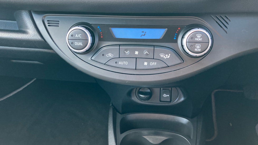 Toyota Yaris 1.5 Hybrid Y20 5dr CVT [Bi-tone] Hybrid Hatchback - Image 33