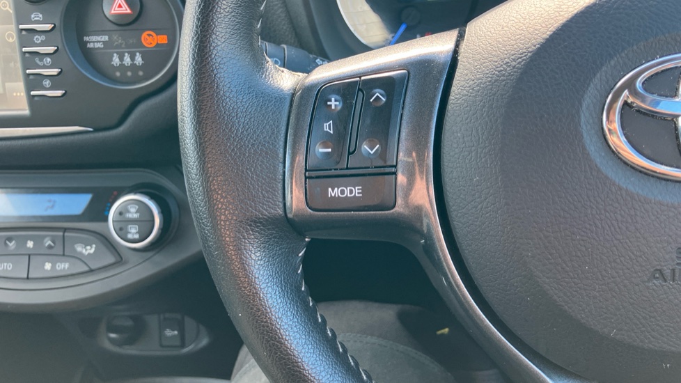 Toyota Yaris 1.5 Hybrid Y20 5dr CVT [Bi-tone] Hybrid Hatchback - Image 34