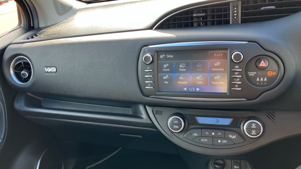 Toyota Yaris 1.5 Hybrid Y20 5dr CVT [Bi-tone] Hybrid Hatchback - Image 40
