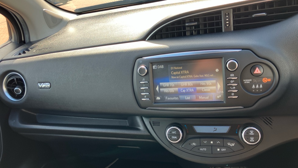 Toyota Yaris 1.5 Hybrid Y20 5dr CVT [Bi-tone] Hybrid Hatchback - Image 41