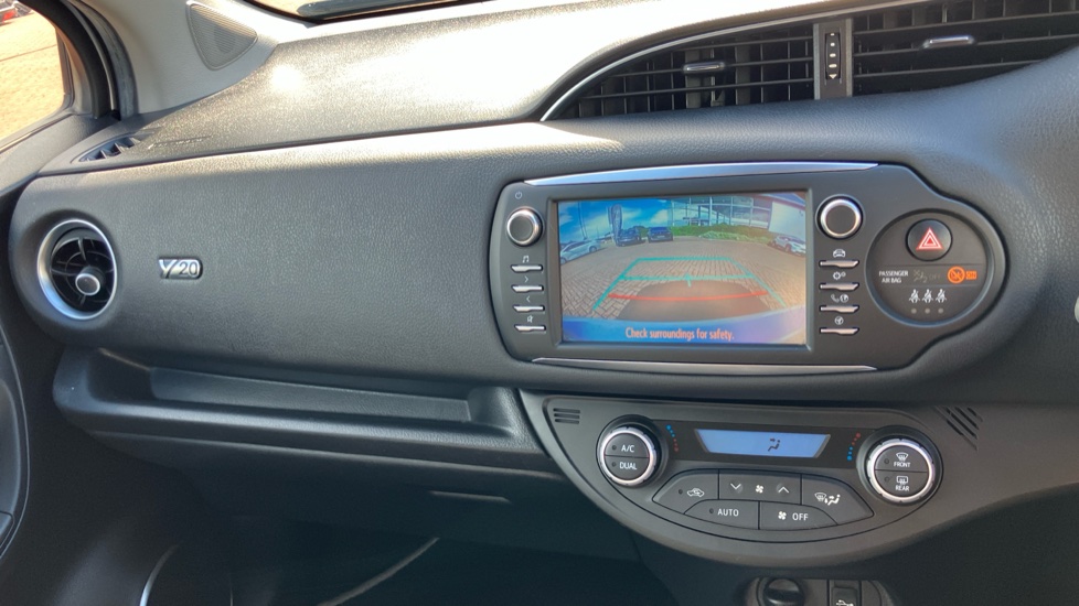 Toyota Yaris 1.5 Hybrid Y20 5dr CVT [Bi-tone] Hybrid Hatchback - Image 42