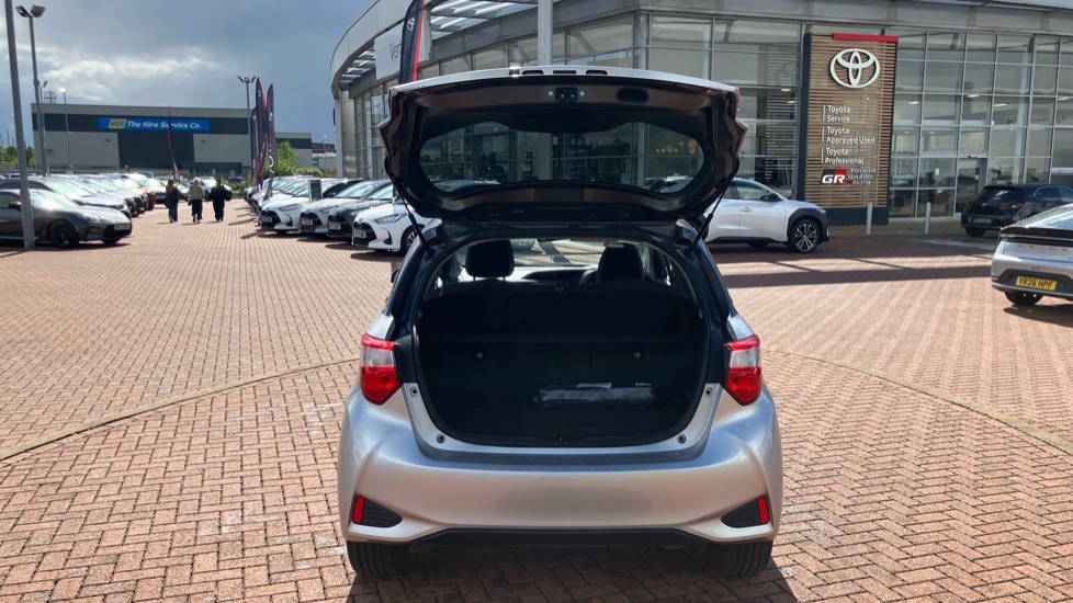Toyota Yaris 1.5 Hybrid Y20 5dr CVT [Bi-tone] Hybrid Hatchback - Image 47