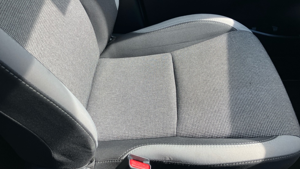 Toyota Yaris 1.5 Hybrid Y20 5dr CVT [Bi-tone] Hybrid Hatchback - Image 60